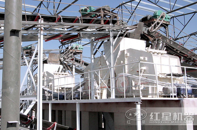 反擊式破碎機(jī)現(xiàn)場