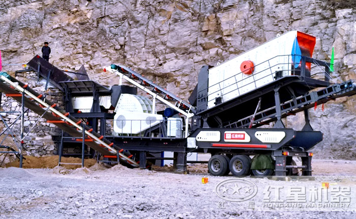 搭載錘式破碎機(jī)的移動(dòng)破現(xiàn)場