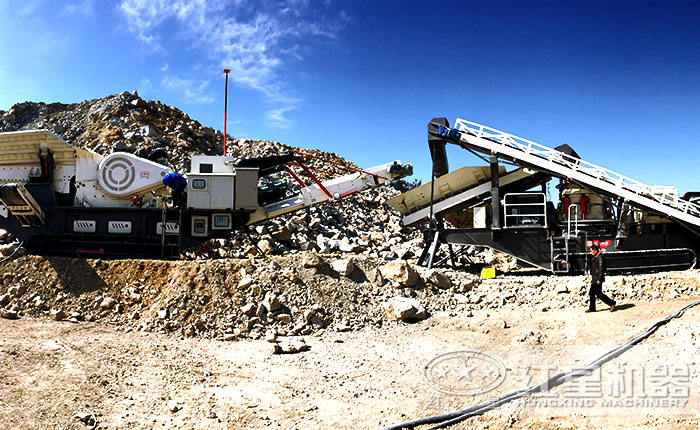 兩臺(tái)履帶移動(dòng)破碎機(jī)配合作業(yè)