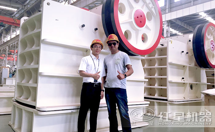 紅星鄂式破碎機(jī)用戶參觀