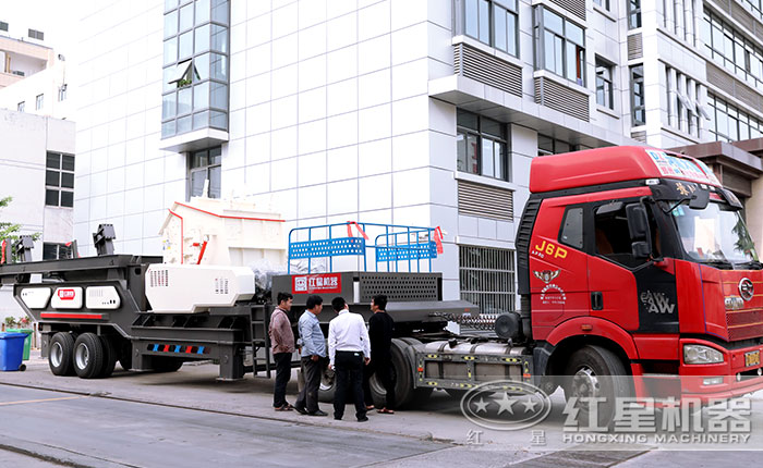 紅星移動(dòng)混凝土破碎機(jī)發(fā)貨了