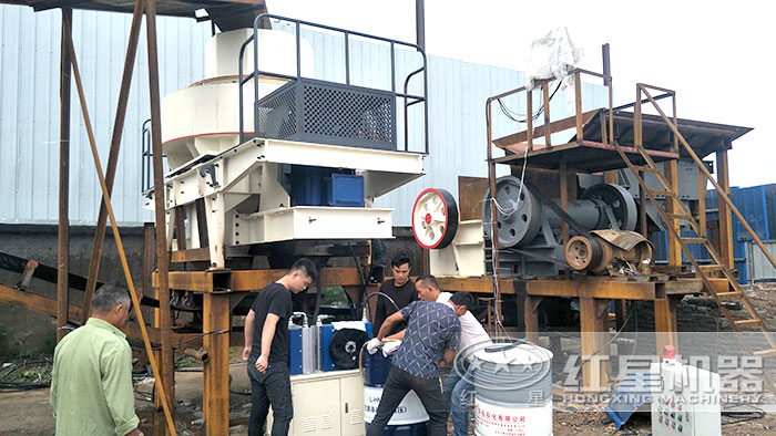 固定式大型碎砂機(jī)施工作業(yè)現(xiàn)場(chǎng)