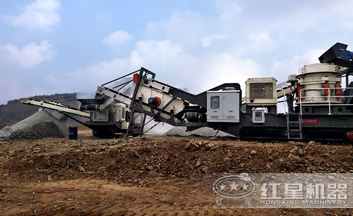 履帶移動制沙現(xiàn)場