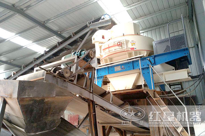 固定大型碎砂機(jī)室內(nèi)作業(yè)