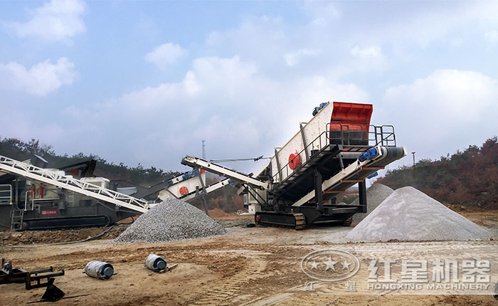 履帶設(shè)計(jì)下的移動(dòng)石頭制沙現(xiàn)場(chǎng)