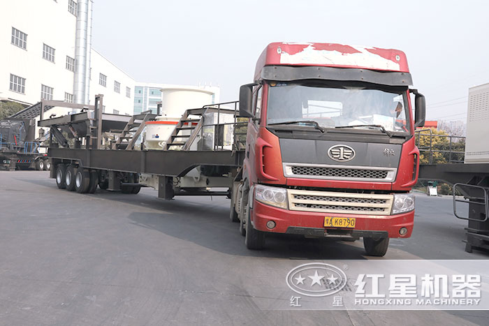 移動(dòng)制沙機(jī)車頭牽引可開(kāi)這走