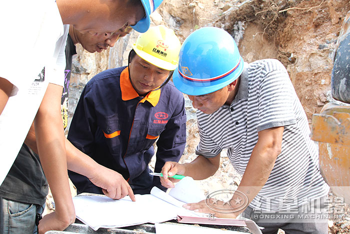 紅星售后人員在用戶現(xiàn)場(chǎng)考察