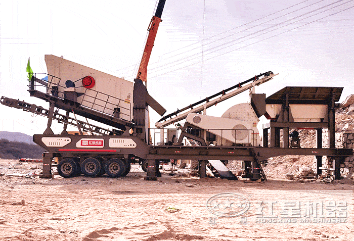 移動重錘式磕石機施工作業(yè)現(xiàn)場