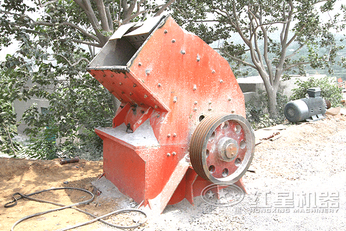 小型錘式破碎生產(chǎn)線現(xiàn)場
