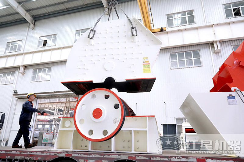 重錘破正在裝車發(fā)貨