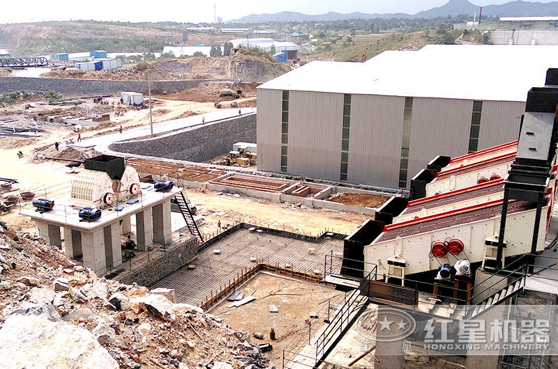 2臺(tái)重錘式破碎機(jī)安裝現(xiàn)場(chǎng)