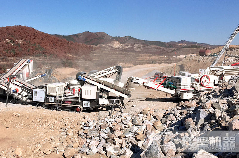 履帶液壓巖石粉碎機(jī)搭載圓錐破碎機(jī)