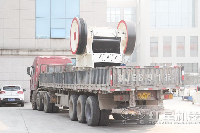 紅星老虎口破碎機裝車發(fā)貨了 紅星老虎口破碎機裝車發(fā)貨了