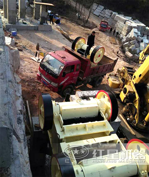 紅星老虎口破碎機安裝現(xiàn)場 紅星老虎口破碎機安裝現(xiàn)場