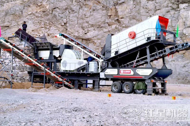 輪胎移動(dòng)石頭粉碎機(jī)搭載錘式破碎機(jī)