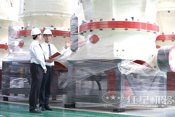 紅星圓錐破碎機(jī)用戶參觀