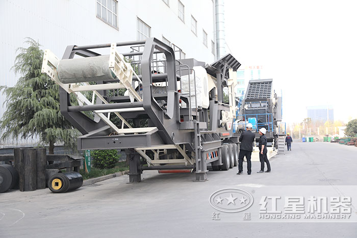 客戶到場參觀“多功能”移動(dòng)碎石機(jī)器