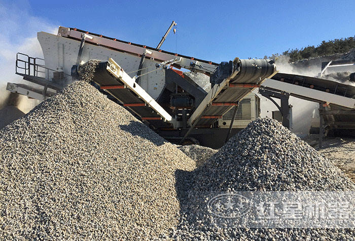 履帶配置的汽車式流動破碎機_汽車移動破碎設備作業(yè)現(xiàn)場