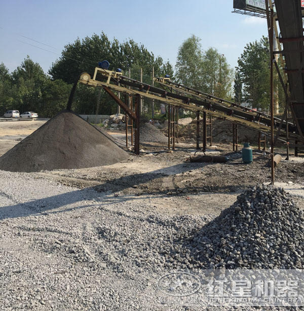 道砟石生產(chǎn)現(xiàn)場