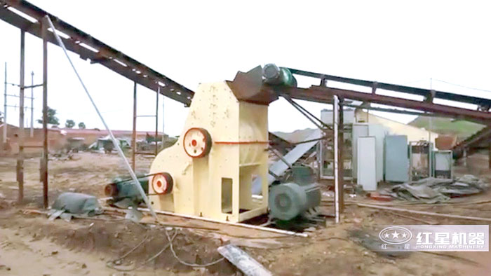 紅星雙站姿粉碎機用戶現(xiàn)場