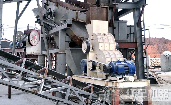 雙級錘式破碎機現(xiàn)場