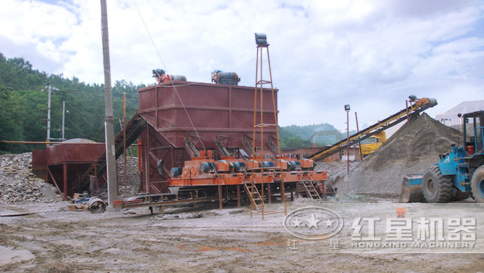 對輥制砂機作業(yè)現(xiàn)場