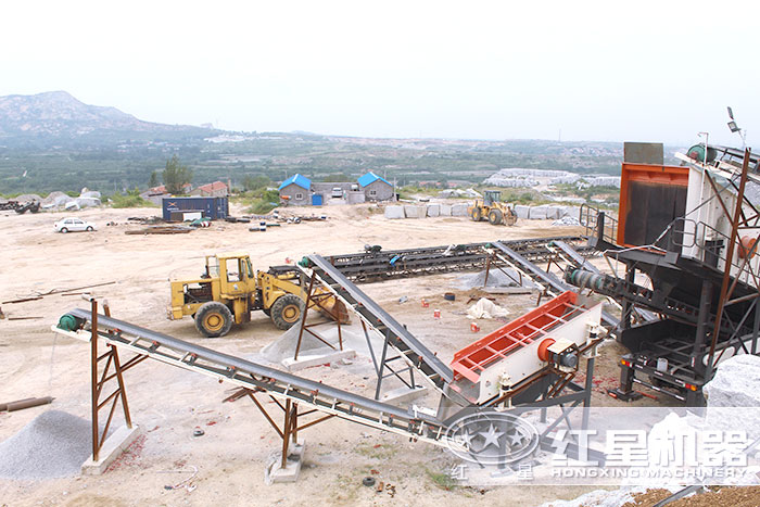 移動磕沙機作業(yè)現(xiàn)場