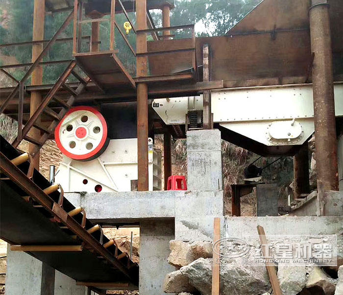 鄂式破碎機(jī)—初級(jí)破碎機(jī)設(shè)備