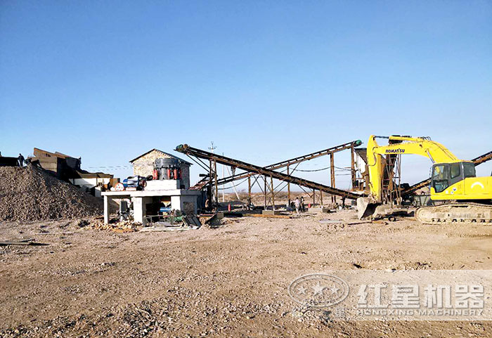 固定作業(yè)的時(shí)產(chǎn)600噸破碎生產(chǎn)線現(xiàn)場