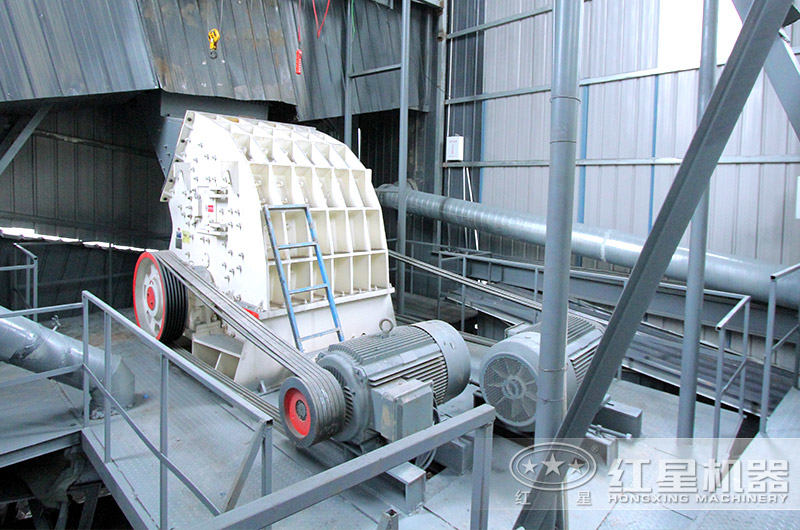 重錘式破碎機(jī)施工現(xiàn)場