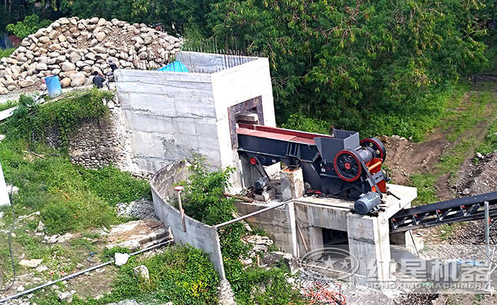 顎式破碎機現(xiàn)場