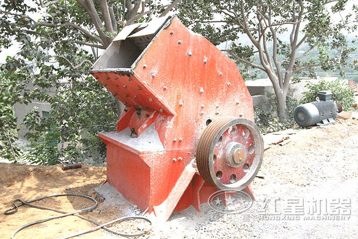 pc600×400錘式粉碎機施工現(xiàn)場
