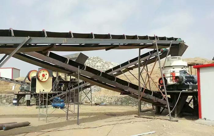 時產(chǎn)300噸石子破碎生產(chǎn)線現(xiàn)場