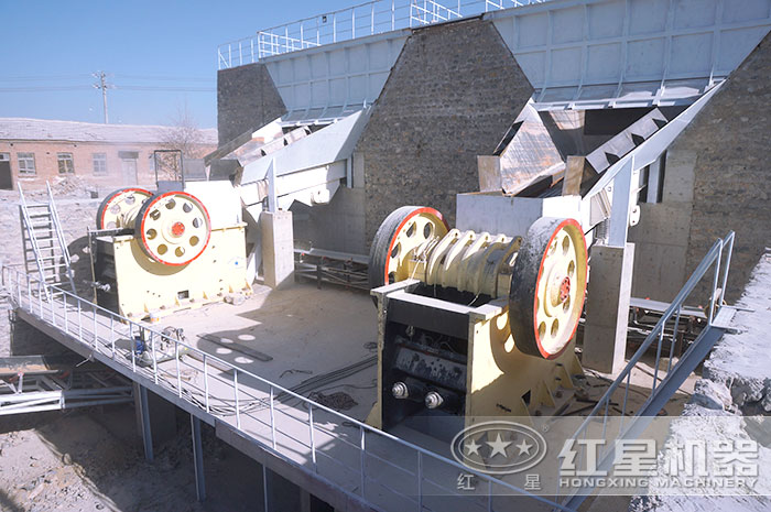 鄂式破碎機搭建的生產(chǎn)線