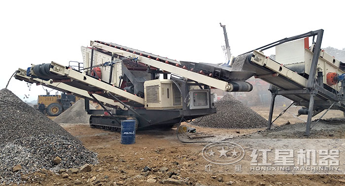 移動破碎機作業(yè)現(xiàn)場