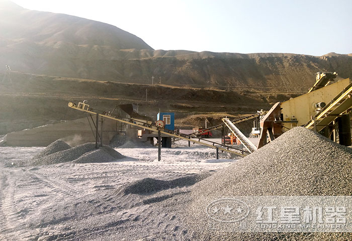 大型機(jī)制砂作業(yè)現(xiàn)場