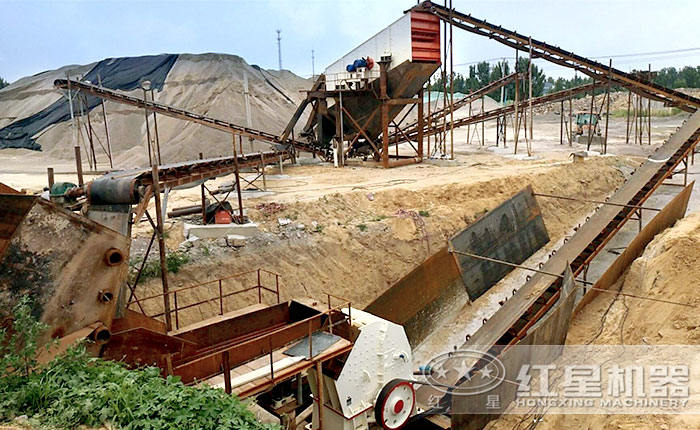 時(shí)產(chǎn)30方石子生產(chǎn)線錘式破碎機(jī)施工現(xiàn)場(chǎng)