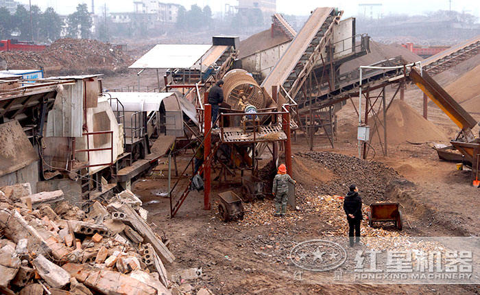 建筑垃圾粉碎現(xiàn)場(chǎng)