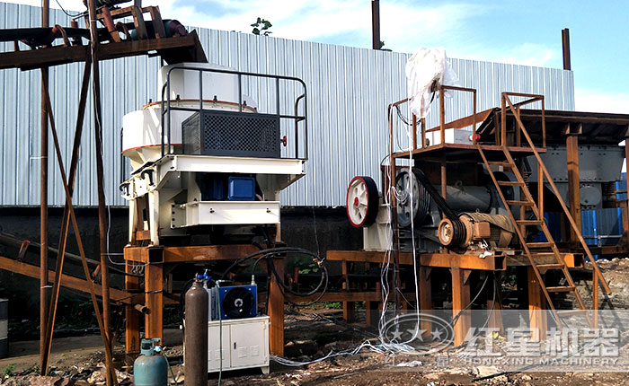 細(xì)顎破碎機(jī)--生產(chǎn)現(xiàn)場(chǎng)