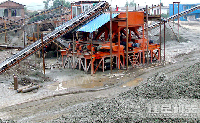 對輥式破碎機(jī)破碎鵝卵石原料