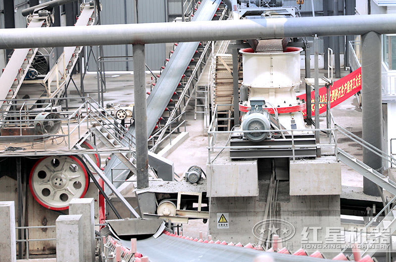 單缸圓錐破碎機(jī)現(xiàn)場(chǎng)，結(jié)構(gòu)優(yōu)化、操作方便