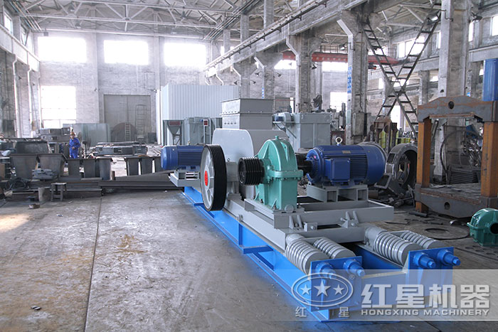 對(duì)輥制砂機(jī)生產(chǎn)車(chē)間 對(duì)輥制砂機(jī)生產(chǎn)車(chē)間