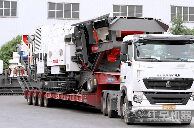 履帶移動破碎機發(fā)貨