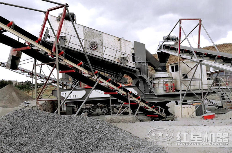 全新小型車載移動破碎機現(xiàn)場實圖