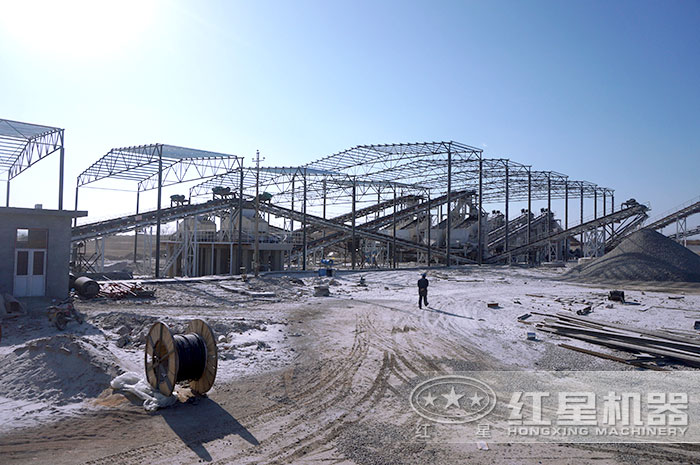 大型綠色礦山碎石機用戶現(xiàn)場