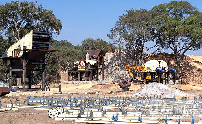 河卵石反擊式破碎機破碎機安裝現(xiàn)場