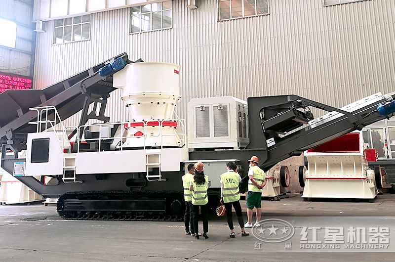 客戶來廠考察我們的建筑垃圾處理設(shè)備