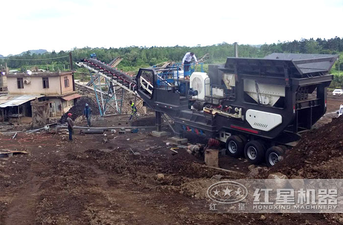 移動(dòng)石子機(jī)破碎現(xiàn)場(chǎng)