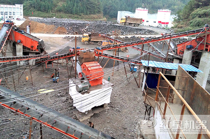 石頭磨沙子生產(chǎn)現(xiàn)場(chǎng)