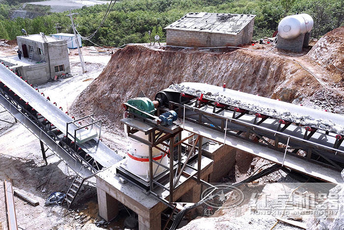 圓錐破碎機加工物料現(xiàn)場